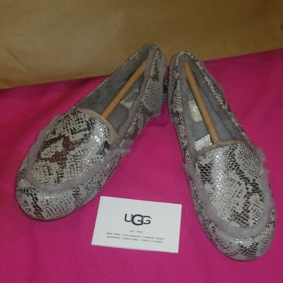 Slippers - Picture 6 of 8